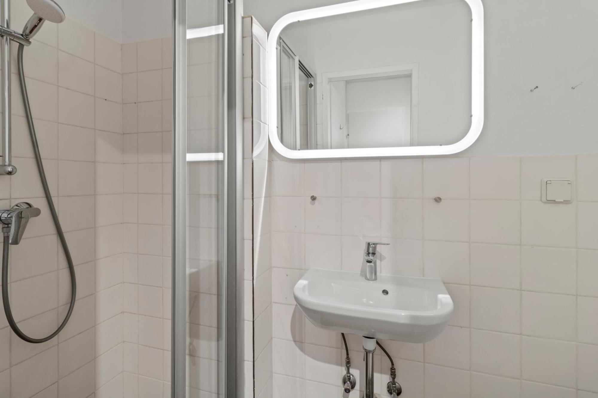 Perfect Location, 2 Min To Main Station, Long Term *