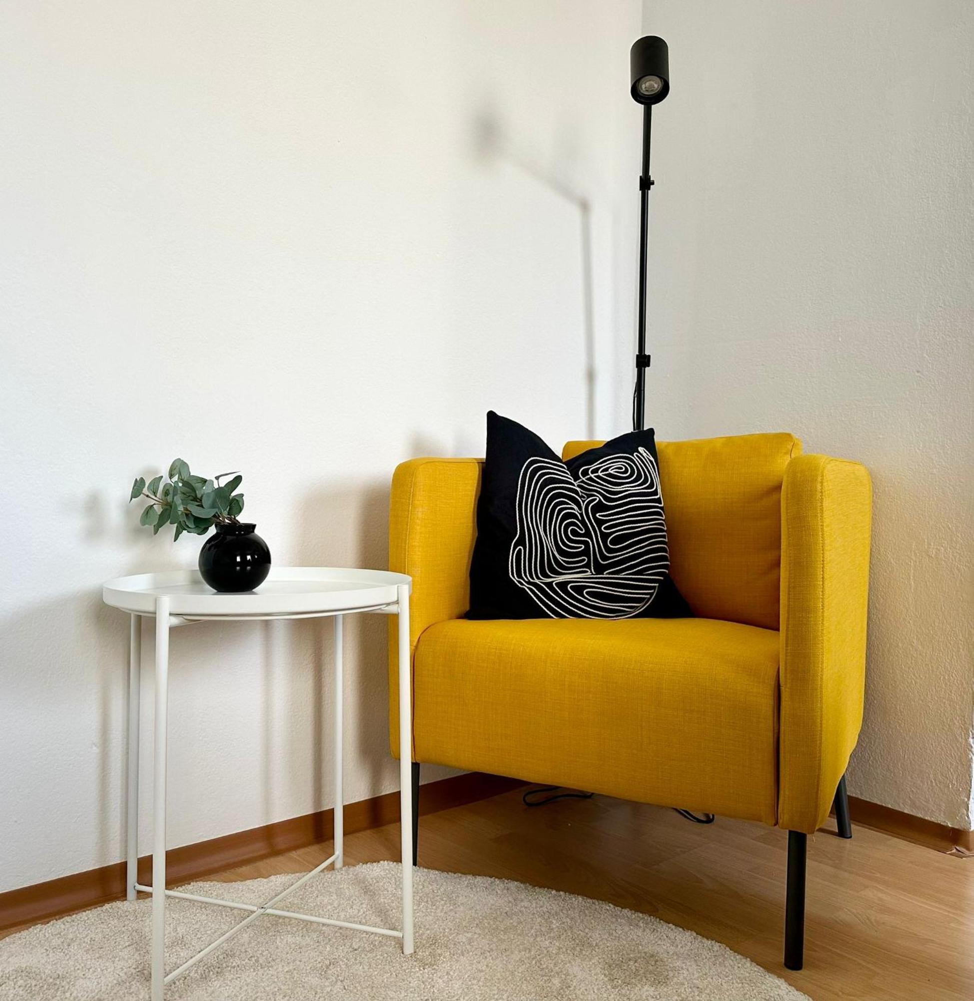 Perfect Location, 2 Min To Main Station, Long Term Apartment