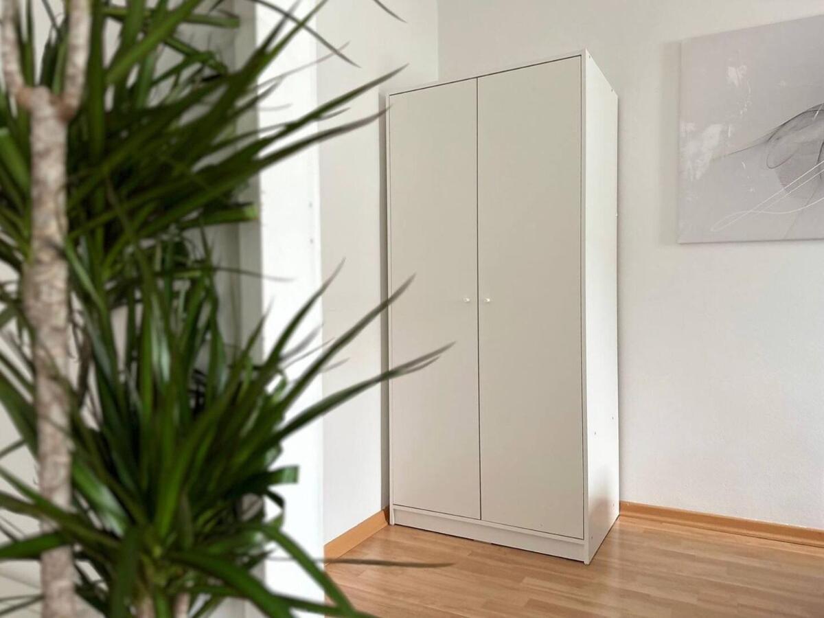 Perfect Location, 2 Min To Main Station, Long Term *