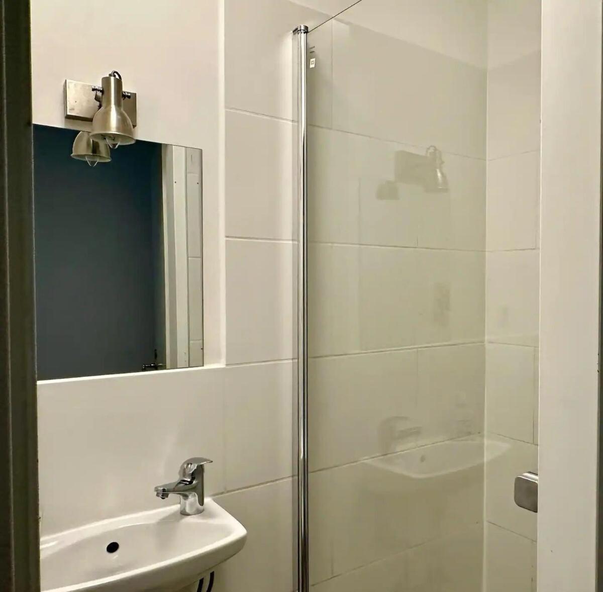 Apartment Perfect Location, 2 Min To Main Station, Long Term Wien